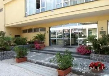 Hotel Holidays 3*
